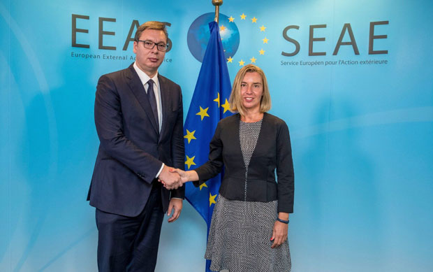 Спремали митинг претили и ћерки!