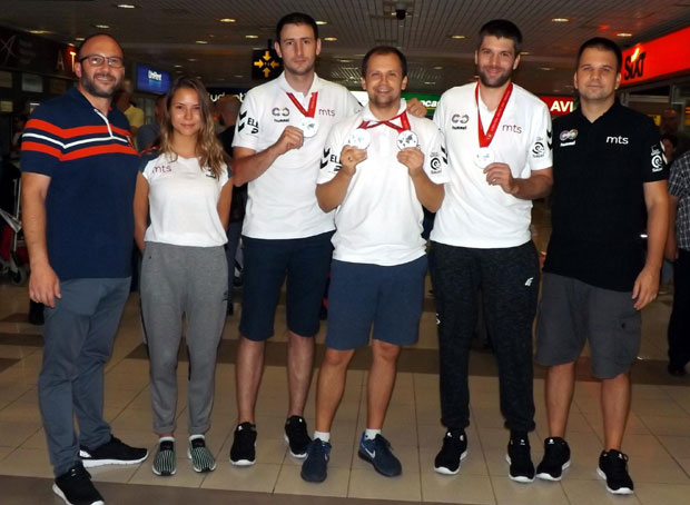 Сребрни стигли кући