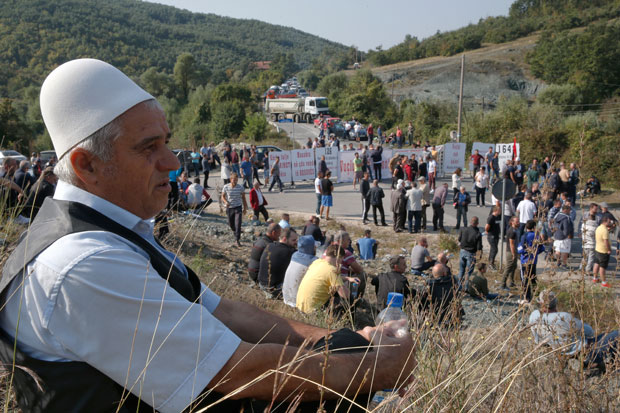 АЛБАНЦИ СЕ СПРДАЈУ СА ТАЧИЈЕМ И ХАРАДИНАЈЕМ: Јел отишао Вучић? (ФОТО)