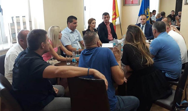 Неће да шаљу децу у Суторину