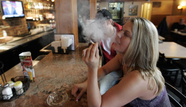 Црна Гора: Драконске казне за пушење у ресторану