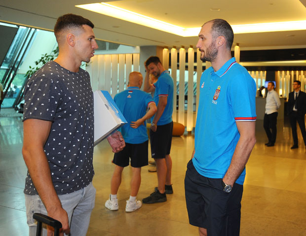 СРБИЈА КОМПЛЕТНА: Прикључио се и Милосављевић