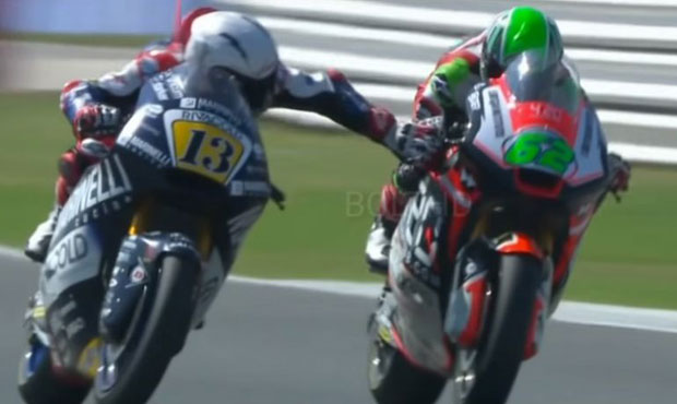 ИТАЛИЈАН ПОЛУДЕО ТОКОМ ТРКЕ: Стиснуо кочницу ривалу при брзини од 250 километара на час! (ВИДЕО)