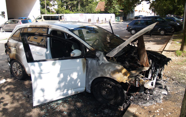 Новосађанину запаљен аутомобил у центру Бањалуке