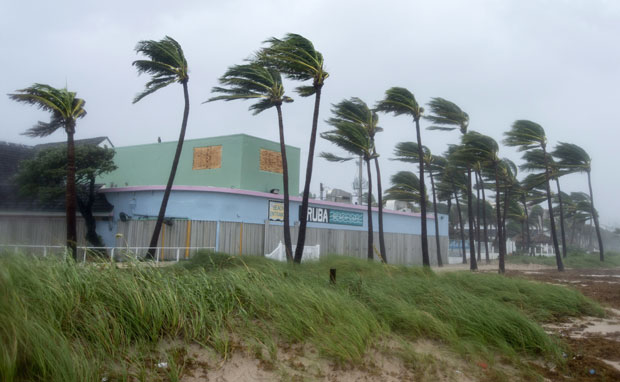 Урагани Флоренс и Ајзак крећу се ка источној обали САД