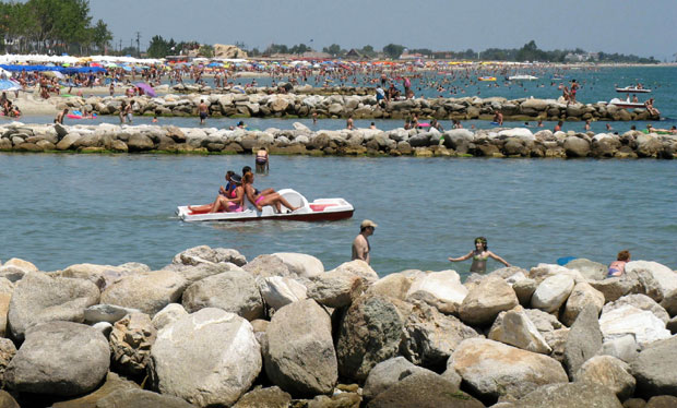 Пола милиона Срба ишло аутобусом на море, до јула потрошено скоро 600 милиона евра 