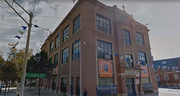 ПУЦЊАВА КОД СРЕДЊЕ ШКОЛЕ: Повређена тројица тинејџера (ВИДЕО)