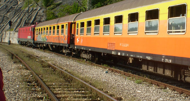 ВОЗ ПРЕГАЗИО ЧОВЕКА: На прузи Београд-Бар код Лазаревца путнички воз убио човека