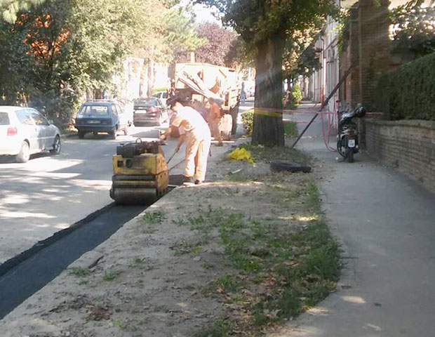 Радови у Земуну: Путари уређују Новоградску