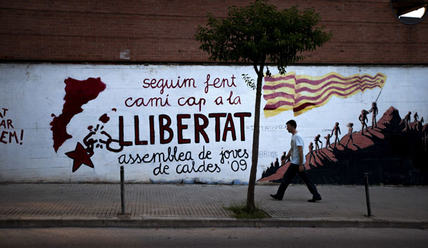 КАТАЛОНЦИ ХРЛЕ У НЕЗАВИСНОСТ: Аутобуси стижу у Барселону, Мадрид шаље полицију 