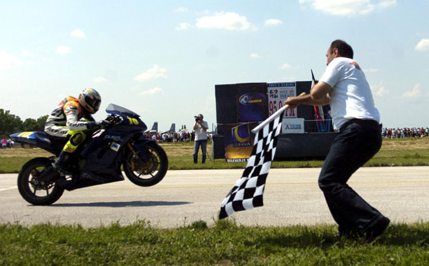 МОТО ТРКА НАГРАДА ЗРЕЊАНИНА: Више од 50 такмичара на стази током викенда