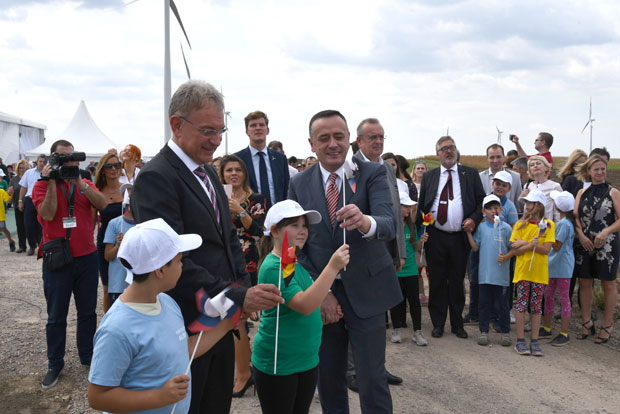 Шпијунка: Антићева трка ветрењача