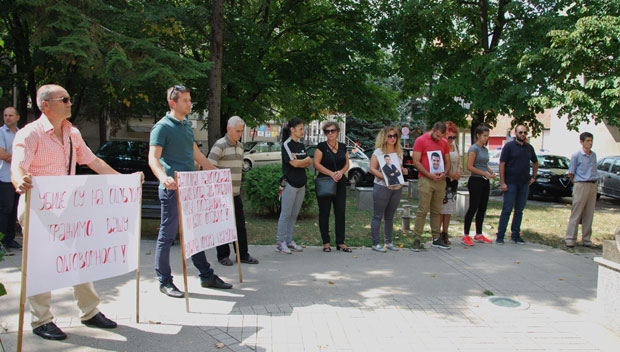 ПРОТЕСТ АДВОКАТА У ЈАГОДИНИ: Траже решење случаја убиства младог колеге Стојановића