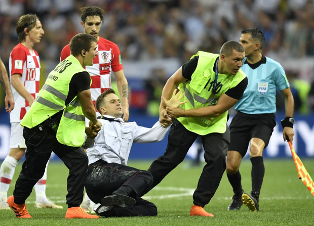 ОТРОВАЛИ РУСА КОЈИ ЈЕ ПРЕКИНУО ФИНАЛЕ СП: Прво је изгубио вид, а онда и занемео, бори се за живот (ФОТО+ВИДЕО)