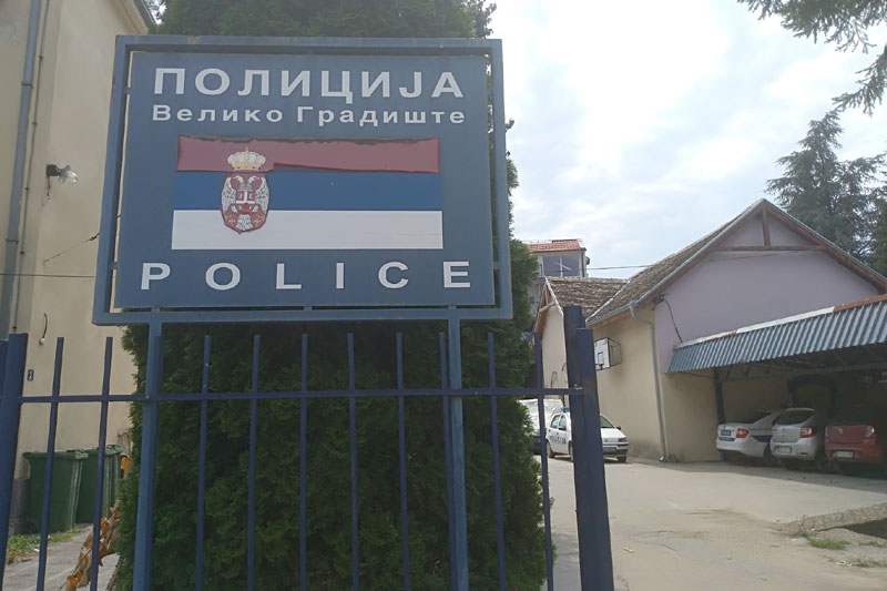 Претио супрузи да ће да је закоље кухињским ножем, па да се убије