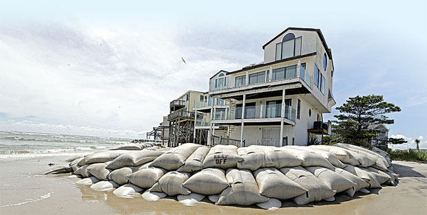 „БЕЖИТЕ ОД ФЛОРЕНС!“: Трамп упозорава грађане пред силовитим налетом урагана (ВИДЕО)