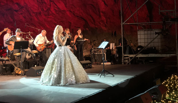 ГЛАМУРОЗНИ ЈУБИЛЕЈ: Илда Шаулић прославила 10 година каријере