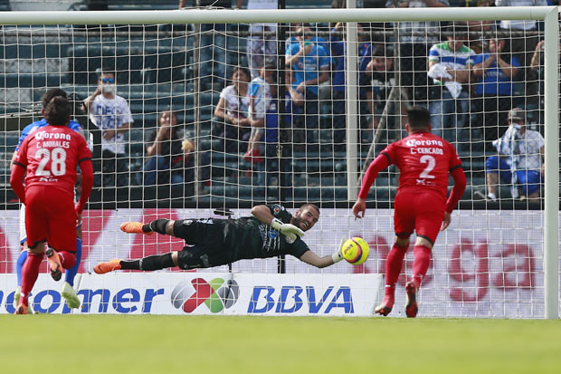 ОСАМ УТАКМИЦА ВАН ТЕРЕНА: Колумбијски голман суспендован због расистичких коментара