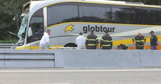 СУДАР АУТОБУСА СА ДЕЦОМ ИЗ БиХ И КАМИОНА: Сувозач погинуо, 22 ученика повређена (ФОТО)