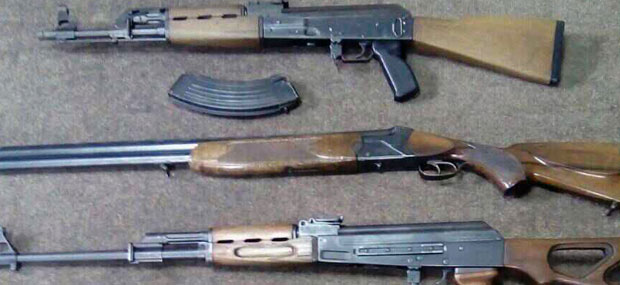 АКЦИЈА ПОЛИЦИЈЕ: Заплењене три пушке, четири пиштоља и муниција


