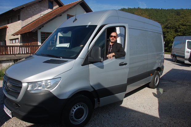 “Мерцедес” доказао да теретњаци могу бити атрактивни и богато опремљени (ФОТО)