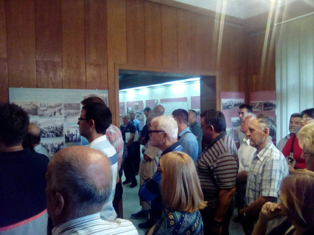 Српски језик земљу чува