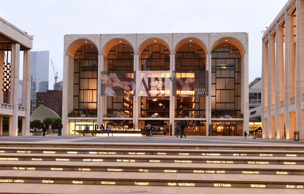 Два балетска играча отпуштена због дељења непристојних слика и видео снимака