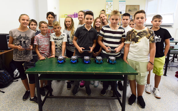 Тек шестаци, а већ програмирају роботе