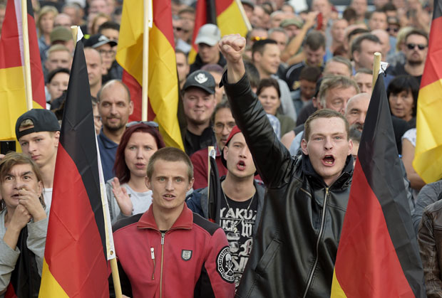 Побуна грађана због оболеле ЕУ, глас редом дају ултрадесници!