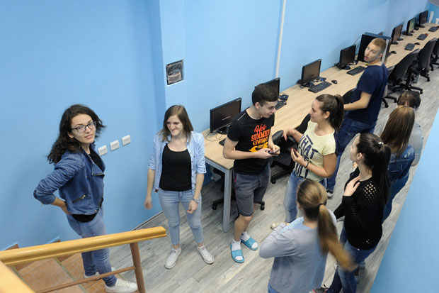 Компјутери за 88, опрема у 35 школа