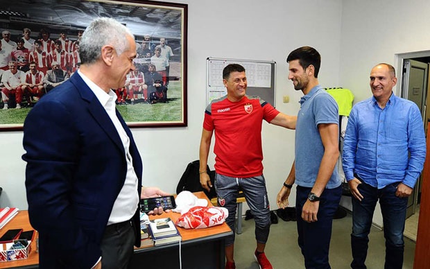 ЂОКОВИЋУ СЕ СВИДЕЛА ПРЕДСЕДНИЧКА ФОТЕЉА ЗВЕЗДЕ: Тозо, ако се Ноле кандидује немаш шансе