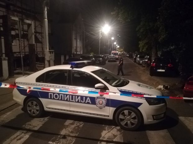 ОКОНЧАНА ДРАМА У ЗЕМУНУ: Савладан мушкарац који је претио да ће се разнети плинском боцом  (ФОТО)