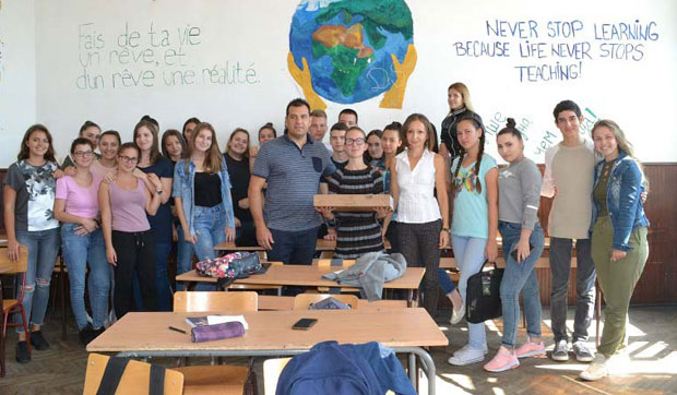 У прокупачкој Гимназији: Лаптоп за слепу другарицу