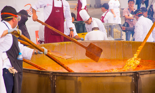 ОБОРЕН СВЕТСКИ РЕКОРД: Скували чорбу за пола града!