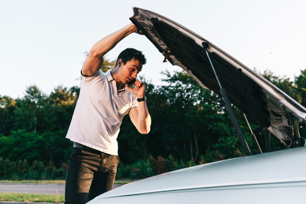 Стао му ауто у Србији, преваранти наплатили стотине евра за поправке  