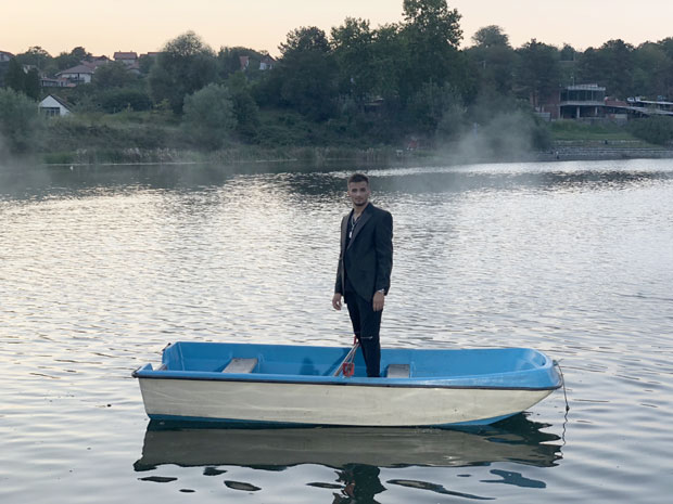 Девојка која је дошла главе Лапсус банд-у (ВИДЕО)