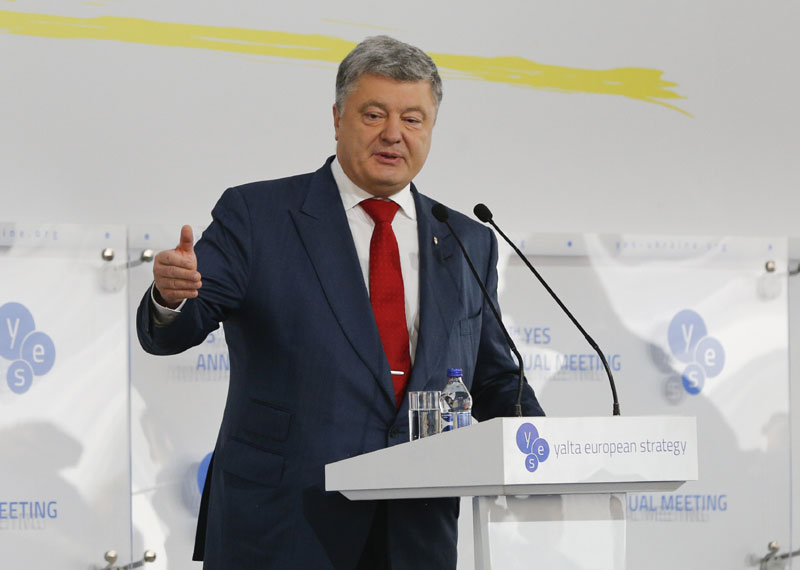 ПОРОШЕНКО ИСПУНИО ПРЕТЊУ: Раскинут Договор о пријатељству са Русијом