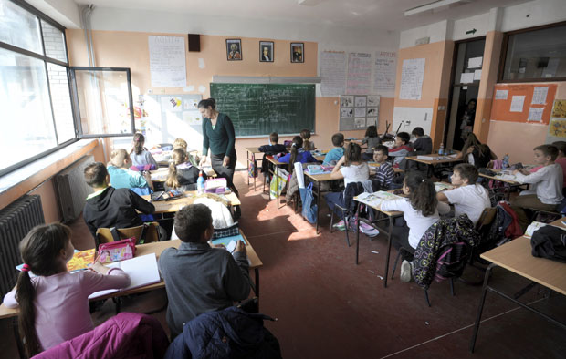 НОВИНА У ШКОЛСТВУ: Оцењивање другог језика и бројчано и описно