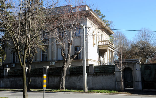 КУЋУ ТИТОВЕ УДОВИЦЕ ТРАЖЕ ДИПЛОМАТЕ: Јованкина вила иде на тржиште