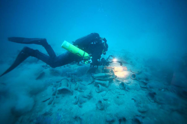 Благо са потонулих лађа на удару лопова