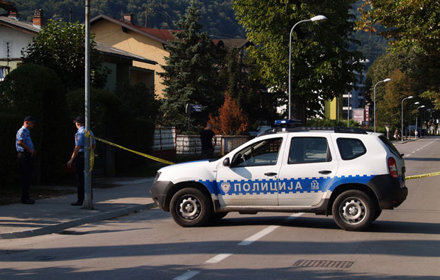 Пале: Син ножем убио оца, па окрвављен, у вешу, ишао улицом!
