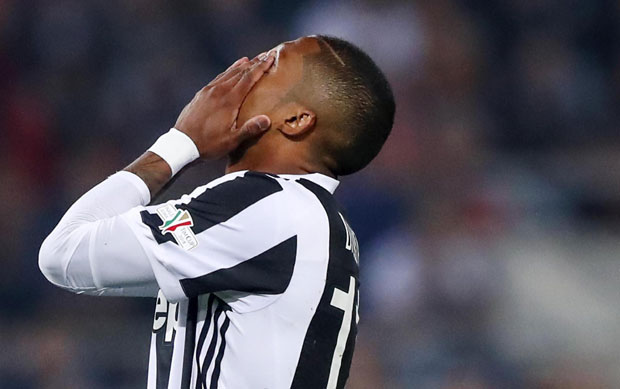 БРАЗИЛАЦ НАЈОМРАЖЕНИ У ИТАЛИЈИ: Коста пљунуо у лице играча Сасуола, па се извињавао