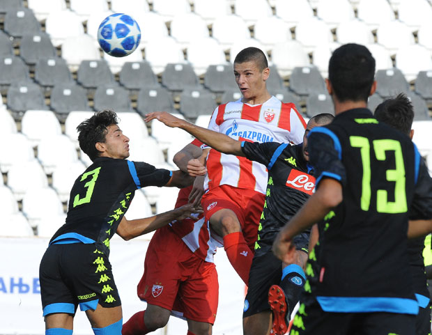 РЕМИ У БЕОГРАДУ: Омладинци Звезде и Наполија поделили бодове у Лиги шампиона