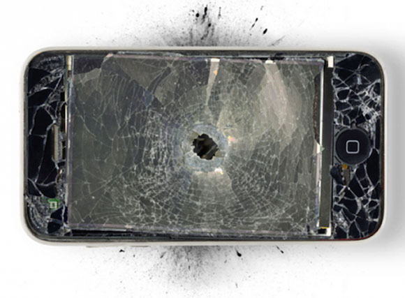 НЕВЕРОВАТНА СРЕЋА: Преживео ватрени окршај захваљујући телефону