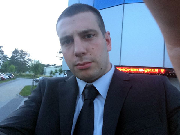 КРВАВИ ОБРАЧУН У КРАГУЈЕВЦУ: Познати ММА борац убијен испред ресторана (ФОТО)