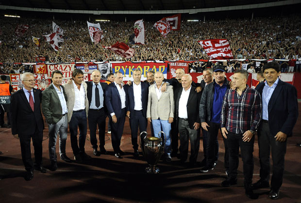 ЦРВЕНО-БЕЛИ СПЕКТАКЛ У БЕОГРАДУ: Незапамћене овације на Маракани за шампионе из Барија (ВИДЕО)