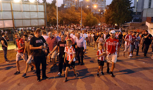 Погледајте атмосферу уочи меча Звезде и Наполија (ВИДЕО)
