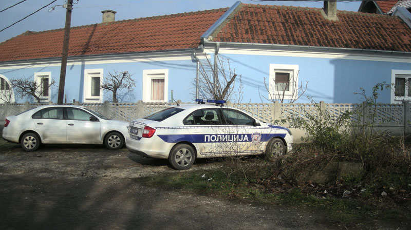 Претио батинама ћерки и супрузи