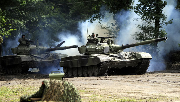 Вучић: Уместо параде, велика војна вежба