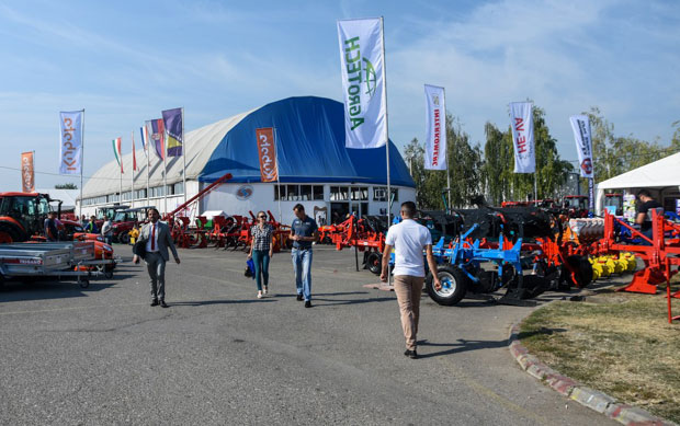 ОТВОРЕН САЈАМ У БИЈЕЉИНИ: Све чвршћа сарадња Војводине и Републике Српске